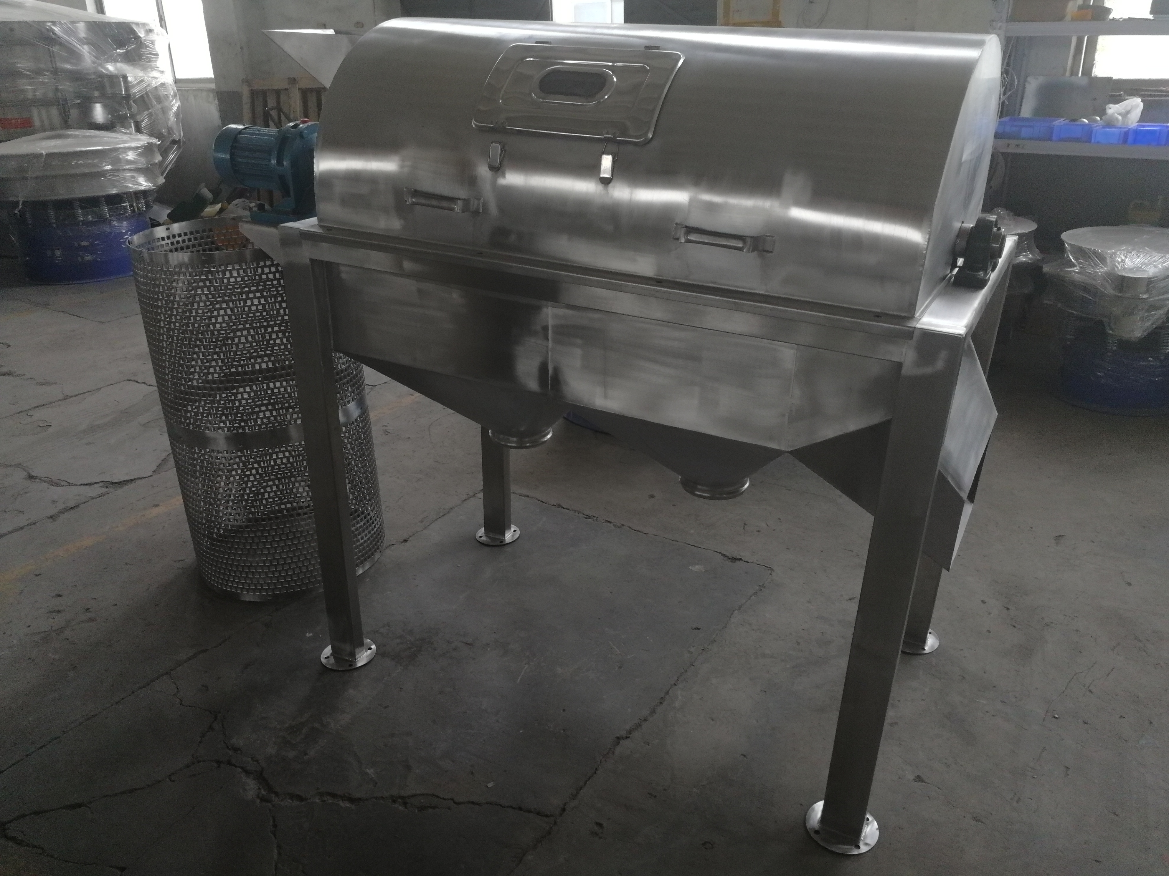 無軸滾動篩在安裝前應該注意哪些(無軸<a href='http://fmsl.cn' title='滾筒篩' target='_blank'>滾筒篩</a>)